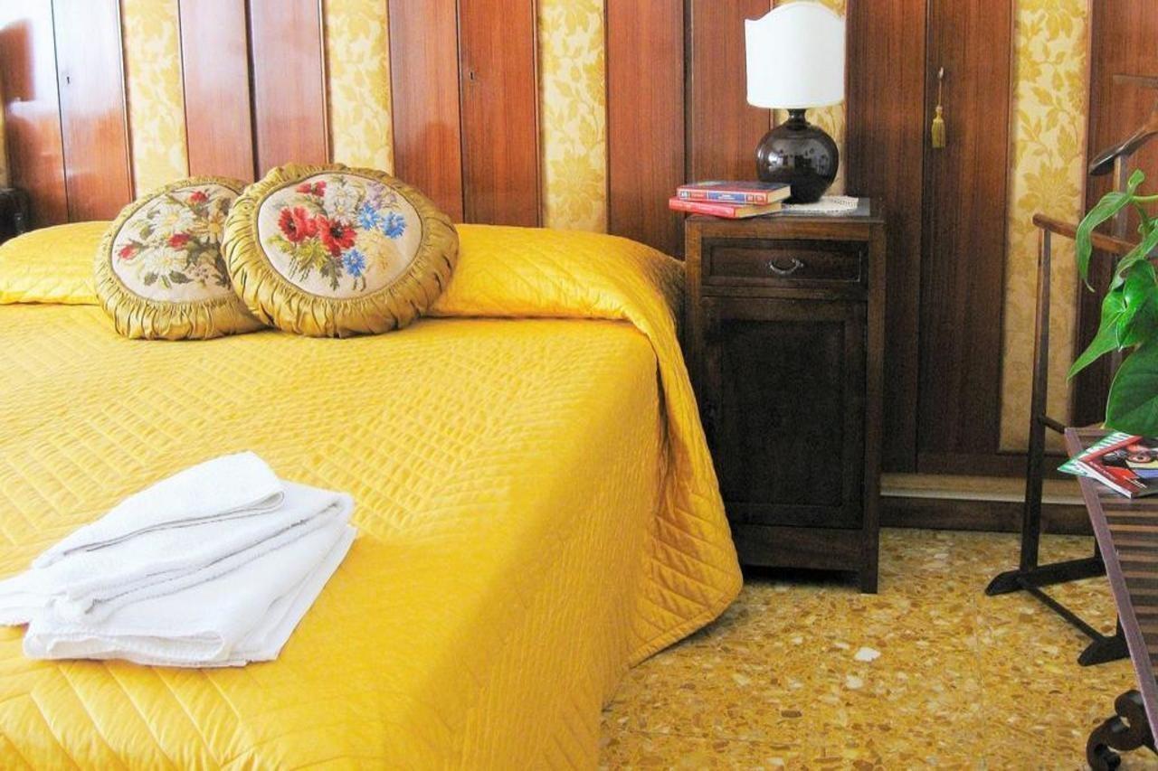 Romulus Rex Hotel Ngoại thất bức ảnh