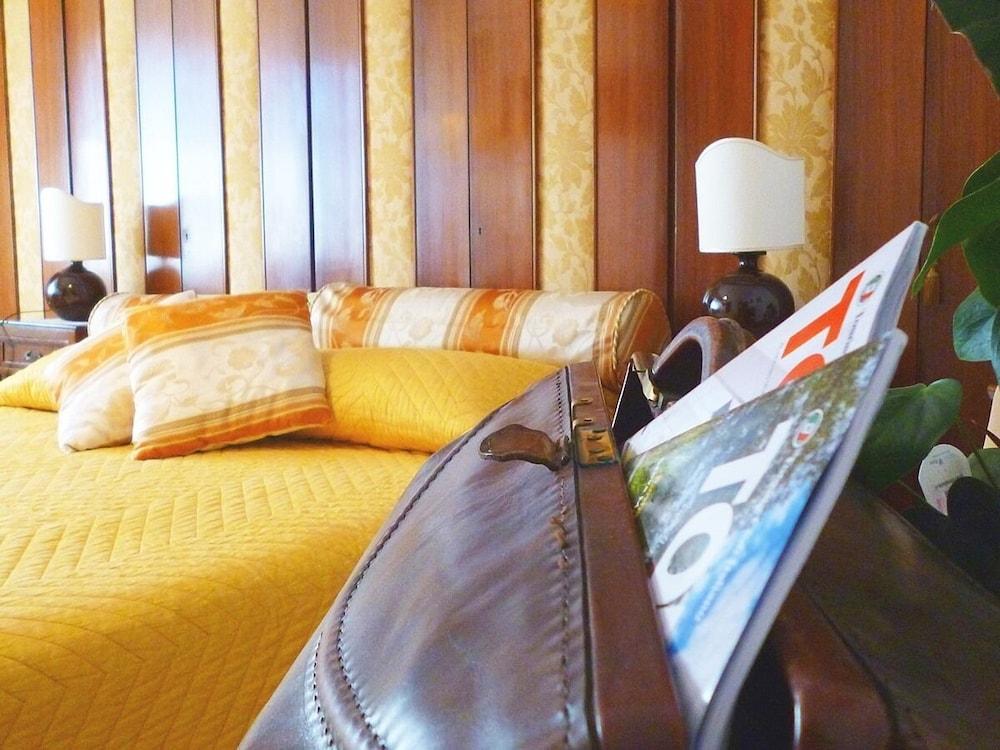 Romulus Rex Hotel Ngoại thất bức ảnh