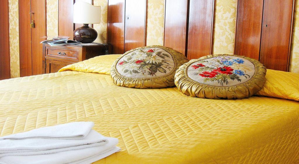Romulus Rex Hotel Ngoại thất bức ảnh