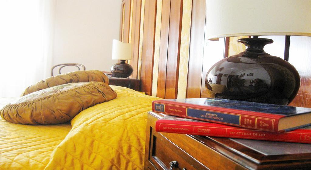 Romulus Rex Hotel Phòng bức ảnh