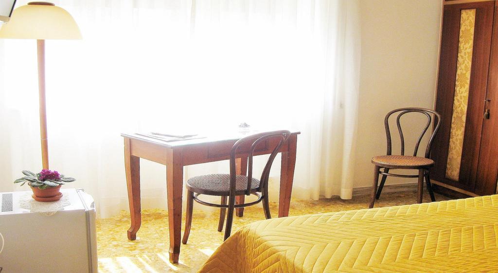 Romulus Rex Hotel Ngoại thất bức ảnh